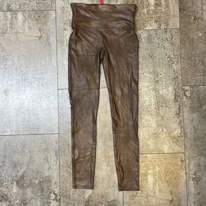 SPANXshape™ Faux Leather
Leggings